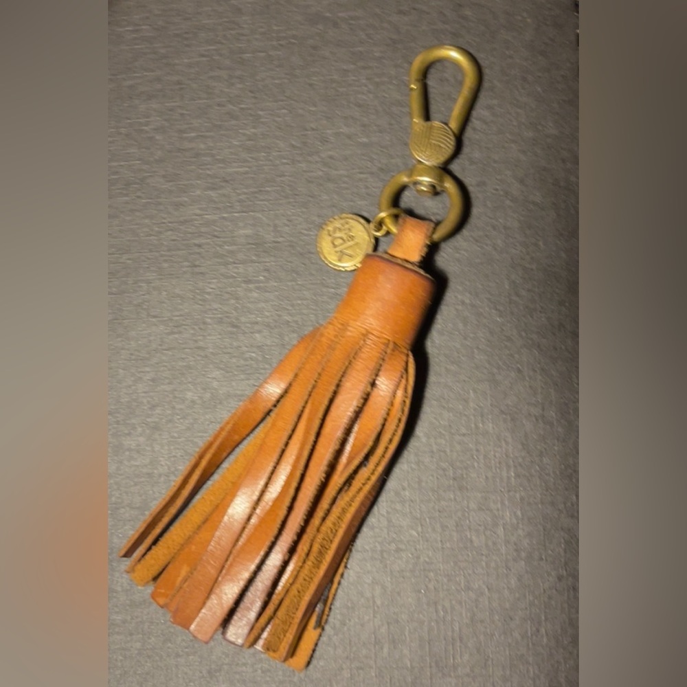 The SAK genuine leather tassel keyring with hook closure